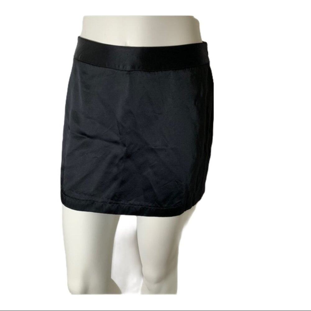 BCBG Maxazria 10 silky black zip up mini skirt